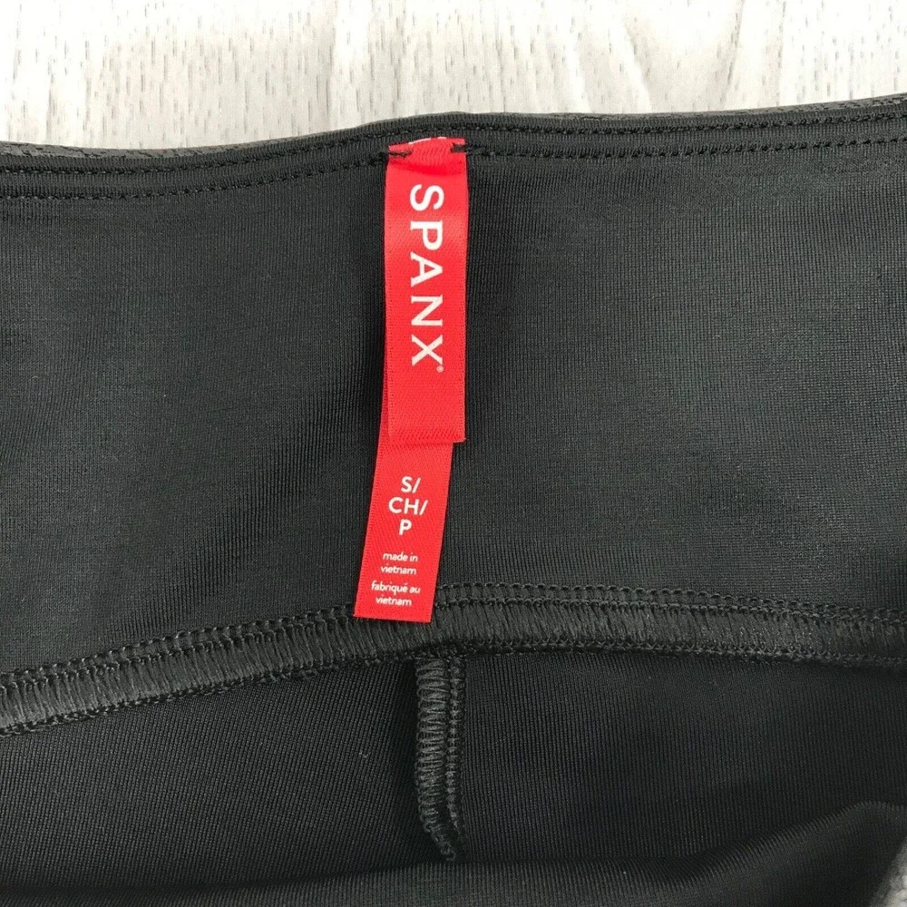 Spanx Women's Black Faux Leather Shiny Leggings Size: Small‎
